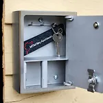 Luxuscontainer Am Nuerburgring #2 *