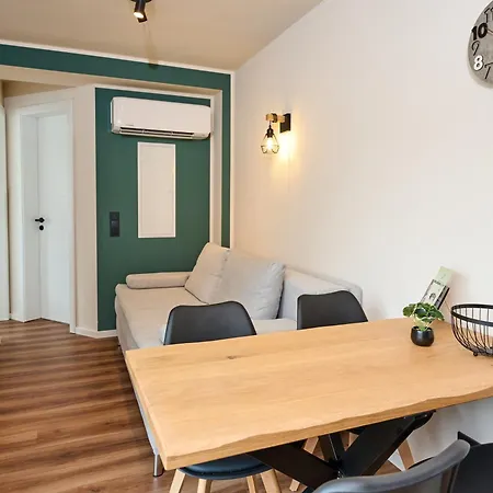 Luxuscontainer Am Nuerburgring #2