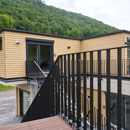 Luxuscontainer Am Nuerburgring #2 *