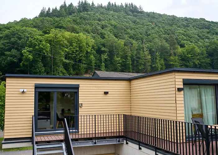 Luxuscontainer Am Nuerburgring #2 *