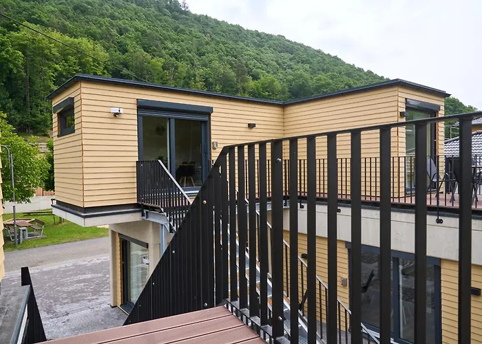 Luxuscontainer Am Nuerburgring #2 *